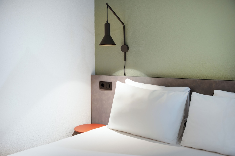 Habitación superior, 1 cama doble del hotel Ibis Coimbra Centro. Foto 2