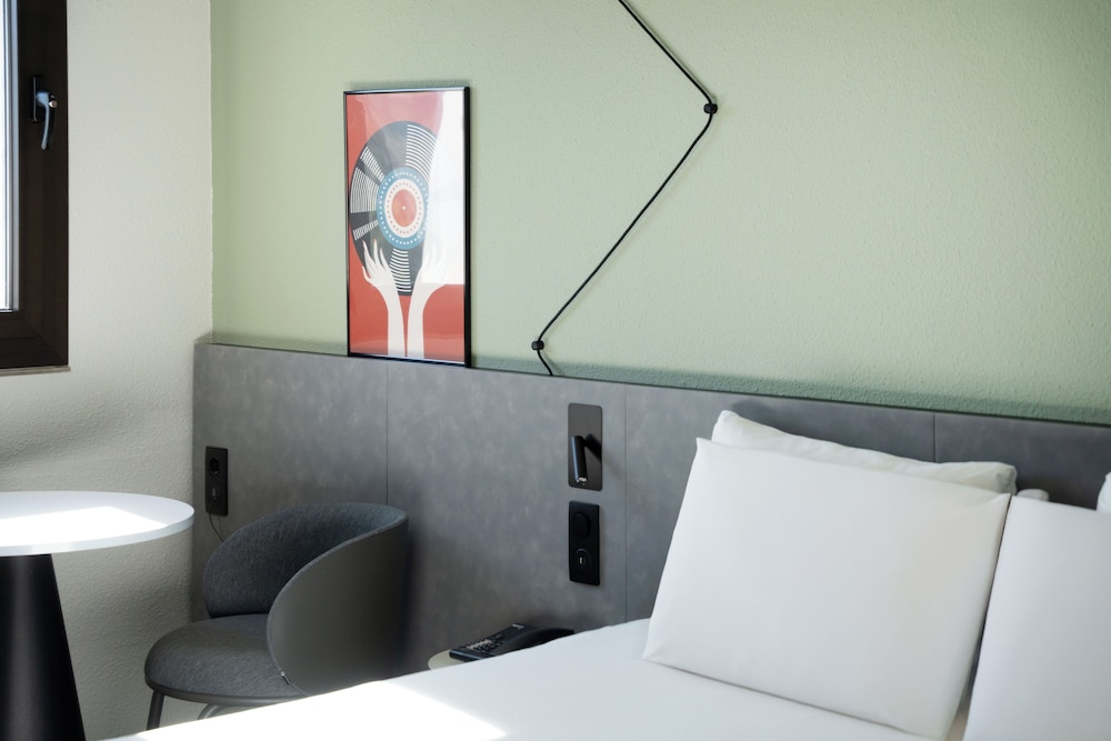Habitación superior, 1 cama doble del hotel Ibis Coimbra Centro. Foto 5