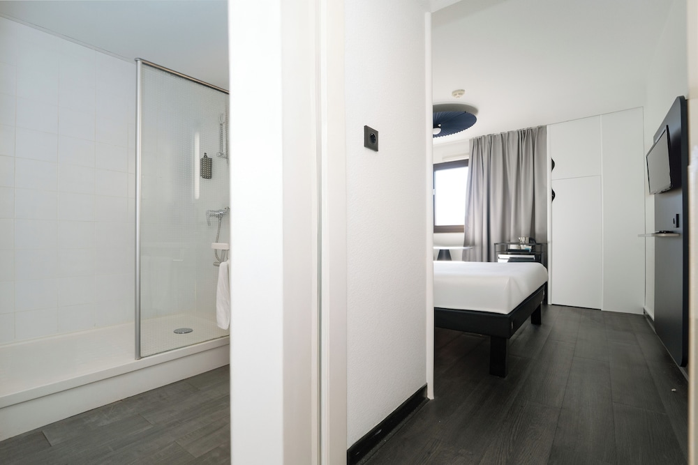 Habitación superior, 1 cama doble del hotel Ibis Coimbra Centro. Foto 9