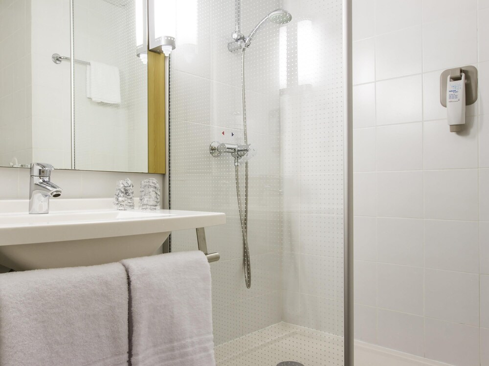 Habitación estándar doble, 1 cama doble, no fumadores del hotel Ibis Coimbra Centro. Foto 16