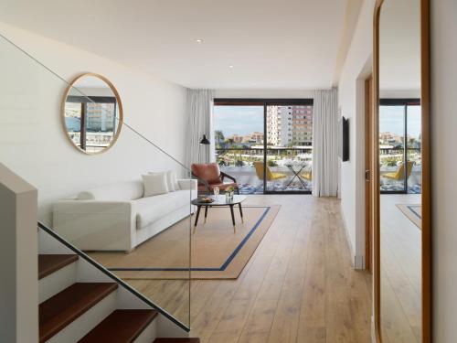 Suite Vista Mar Planta Alta 1 Cama super king del hotel H10 Atlantic Sunset Horizons Collection. Foto 2