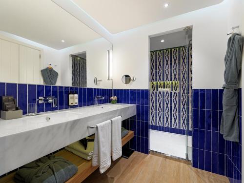 Junior suite Vista Mar Privilege 1 Cama super king del hotel H10 Atlantic Sunset Horizons Collection. Foto 7