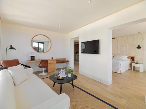 Junior suite Con Vistas Sofá Cama incluido 1 Cama super king del hotel H10 Atlantic Sunset Horizons Collection. Foto 2