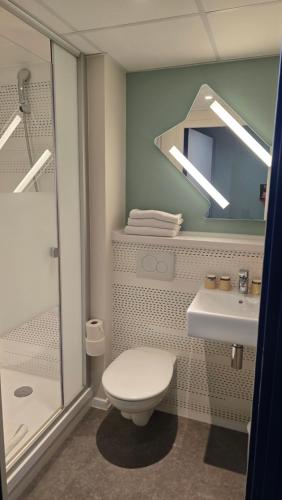 Habitación Triple Estándar del hotel Ibis Budget Goussainville Cdg. Foto 11