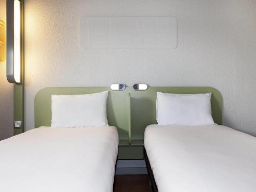 Habitación Doble Estándar - 2 camas del hotel Ibis Budget Goussainville Cdg. Foto 12