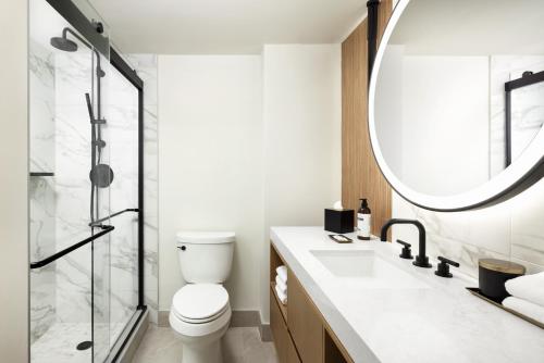 Habitación Superior con cama extragrande del hotel Hyatt Regency Times Square. Foto 2