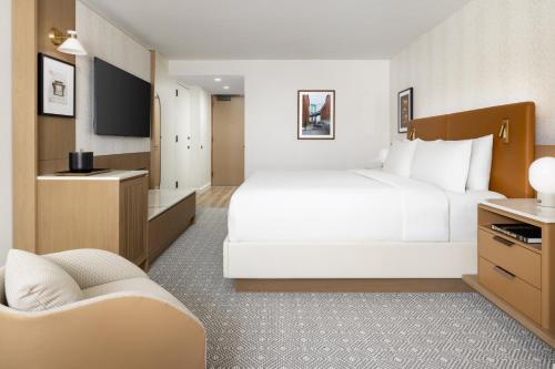 Habitación con cama extragrande y ducha a ras de suelo - Adaptada para personas con movilidad reducida del hotel Hyatt Regency Times Square. Foto 1
