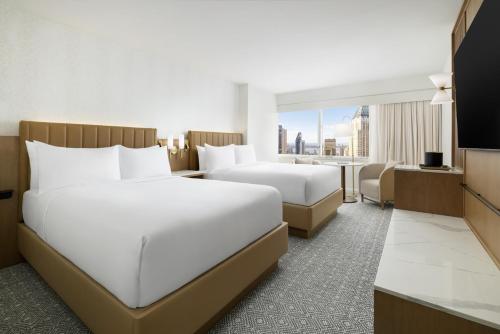 Habitación Esquinera con bañera - 2 camas dobles - Adaptada para personas con discapacidad del hotel Hyatt Regency Times Square. Foto 3