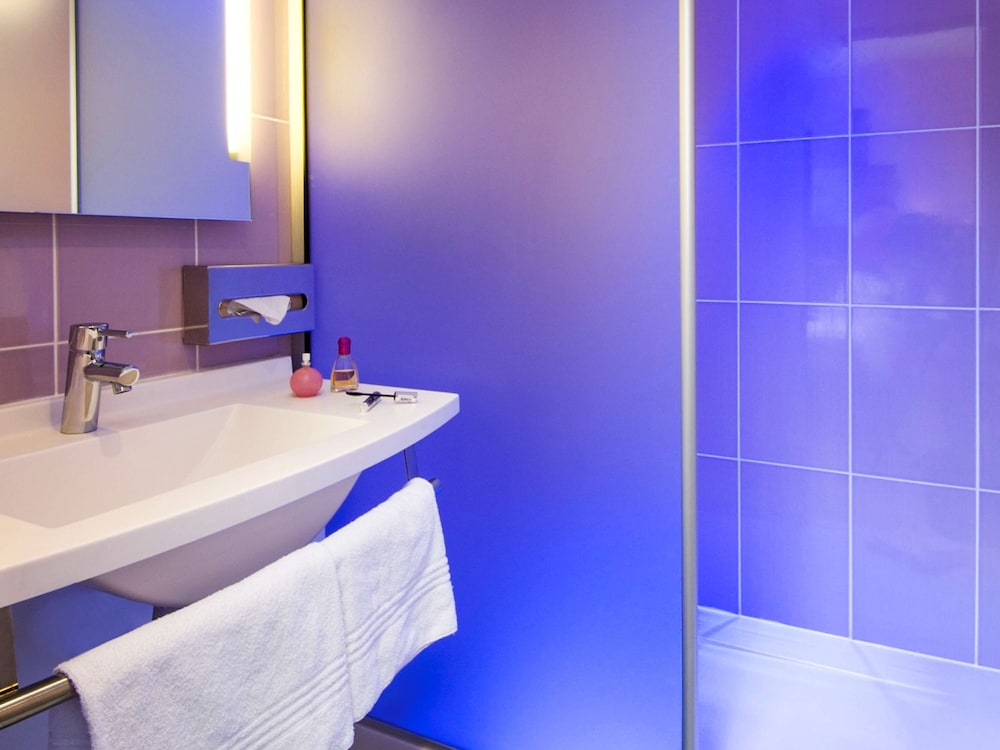 Habitación Estándar con 1 cama doble del hotel Ibis Styles Bourges. Foto 5