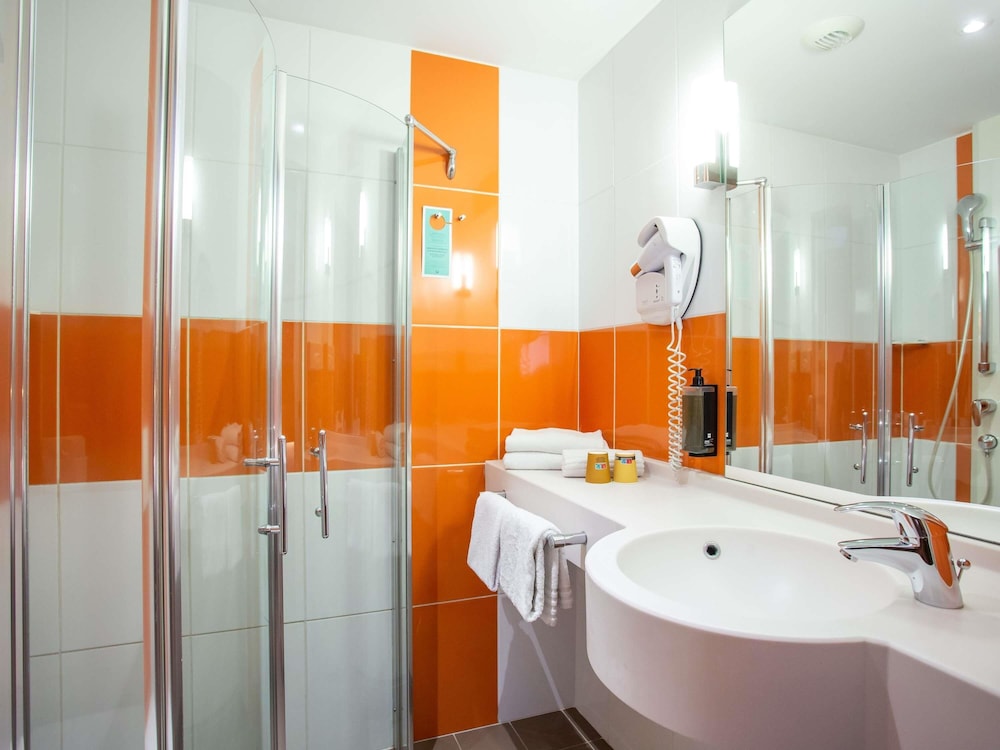 Habitación Estándar con 1 cama doble del hotel Ibis Styles Bourges. Foto 13