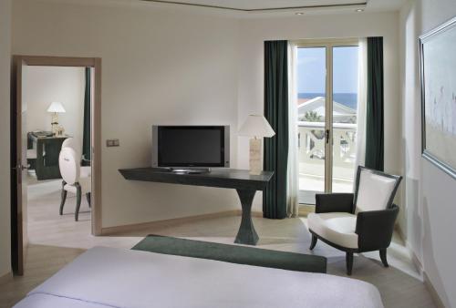Suite Junior con vistas al mar del hotel Las Arenas Balneario Resort. Foto 1