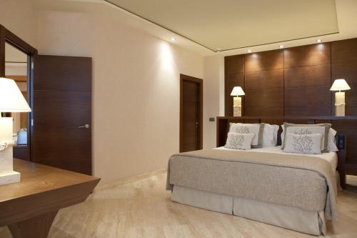 Suite Junior con vistas al mar del hotel Las Arenas Balneario Resort. Foto 5