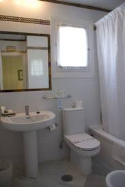 Habitación familiar del hotel BYPILLOW Abril. Foto 2