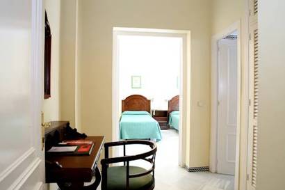 Habitación familiar del hotel BYPILLOW Abril. Foto 5