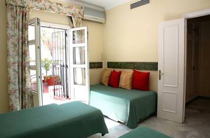 Habitación familiar del hotel BYPILLOW Abril. Foto 6