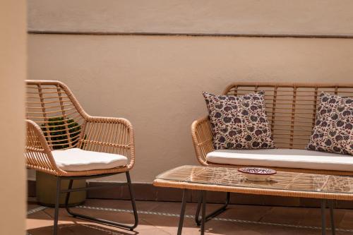 Habitación Doble Superior con terraza del hotel BYPILLOW Abril. Foto 6