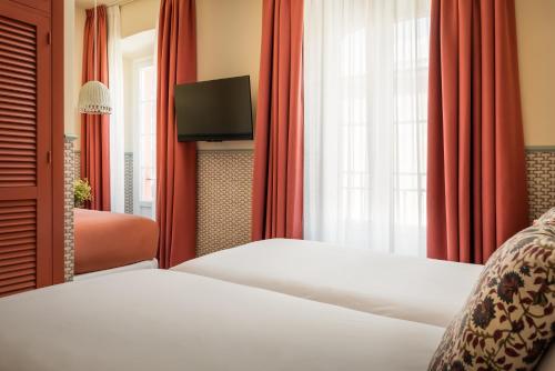 Habitación Triple Estándar del hotel BYPILLOW Abril. Foto 4