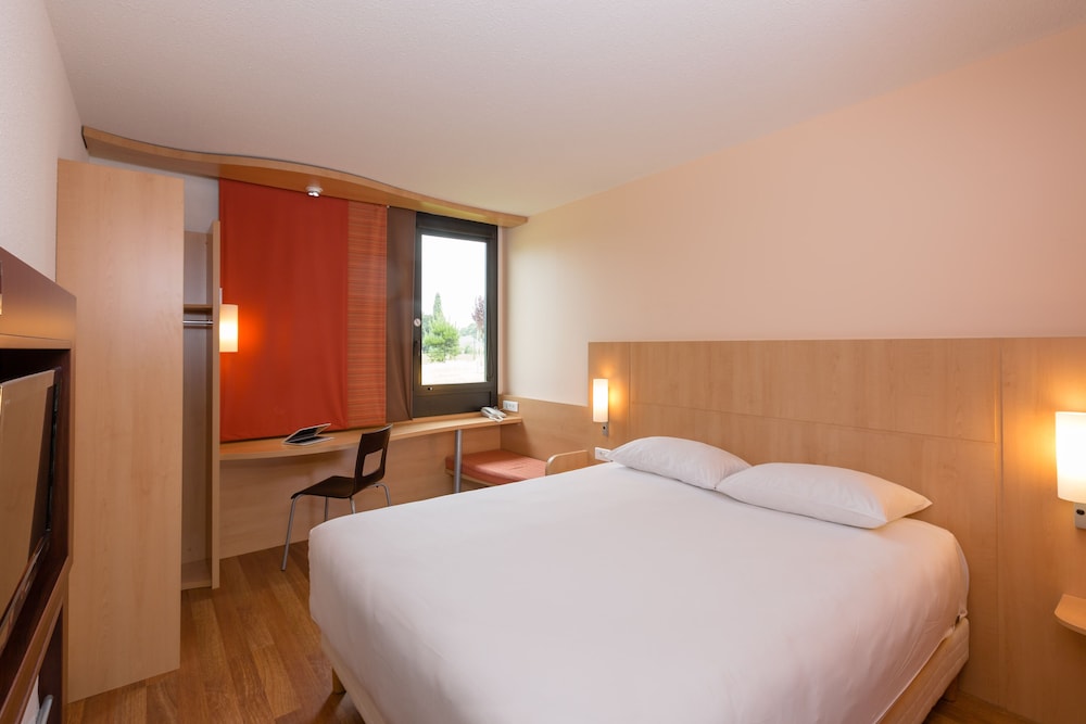 Habitación doble 1 Cama doble del hotel Ibis Guingamp. Foto 1