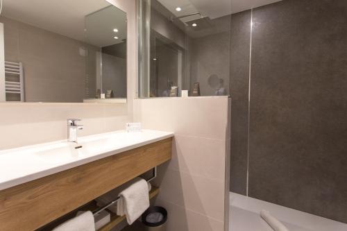 Habitación Familiar (2 adultos y 2 niños de hasta 14 años) del hotel Des Congrès. Foto 2