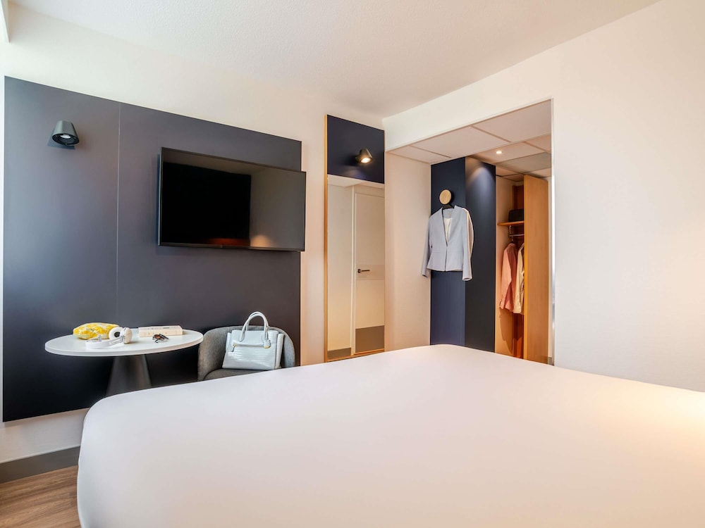 Habitación con dos camas individuales del hotel Ibis Bordeaux Saint Emilion. Foto 5