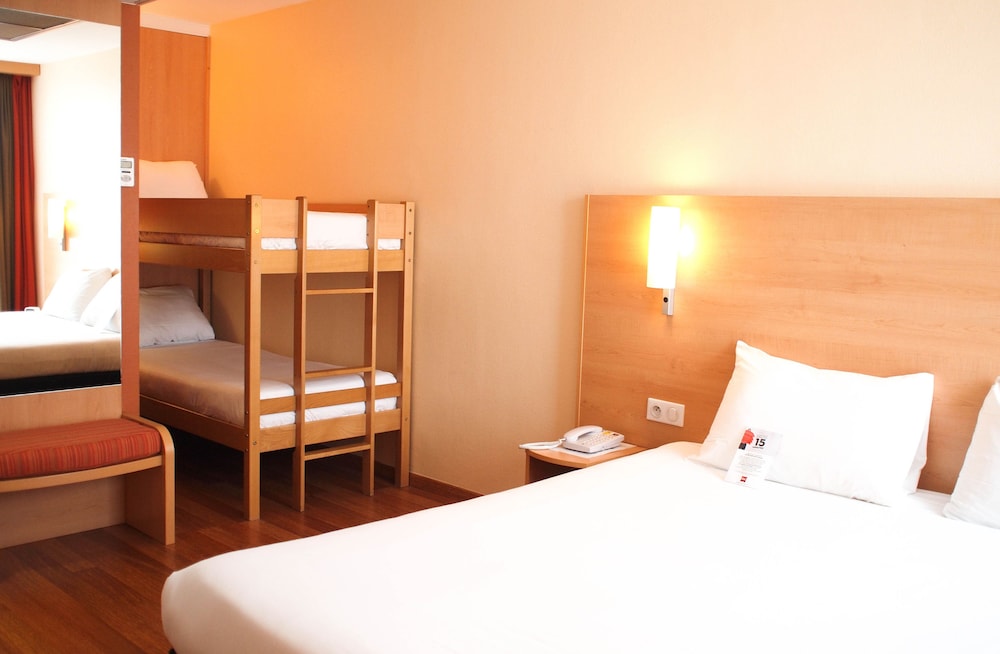 Habitaciones Comunicadas del hotel Ibis Bordeaux Saint Emilion. Foto 1