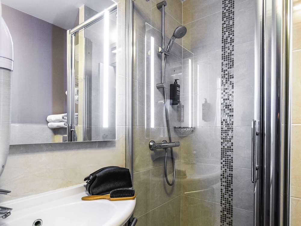 Habitación estándar con 2 camas individuales del hotel Ibis Styles Saint Brieuc Plerin. Foto 2