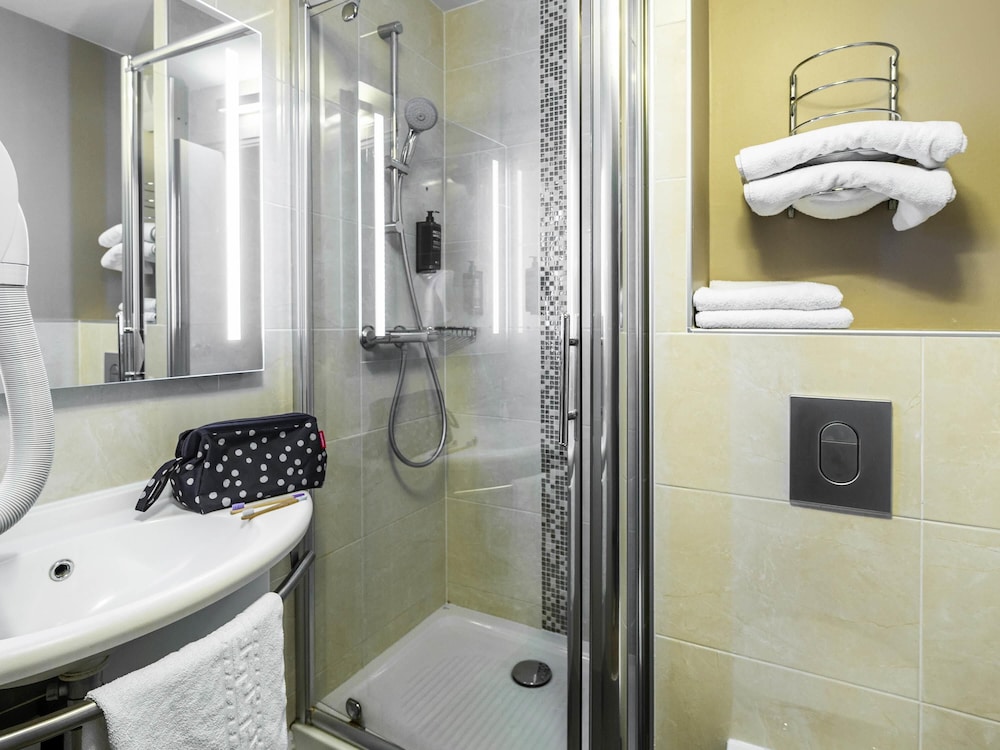 Suite Familiar Estándar con 2 habitaciones comunicadas del hotel Ibis Styles Saint Brieuc Plerin. Foto 1