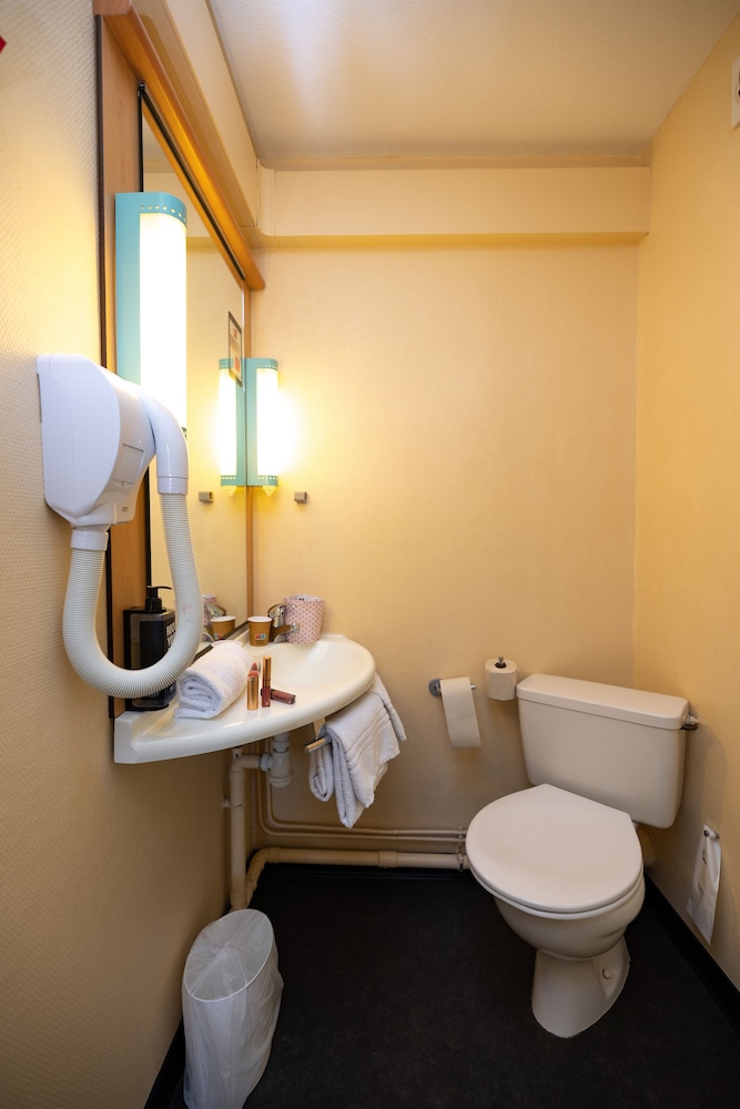 Habitación Estándar con 1 cama doble del hotel Ibis Autun. Foto 10