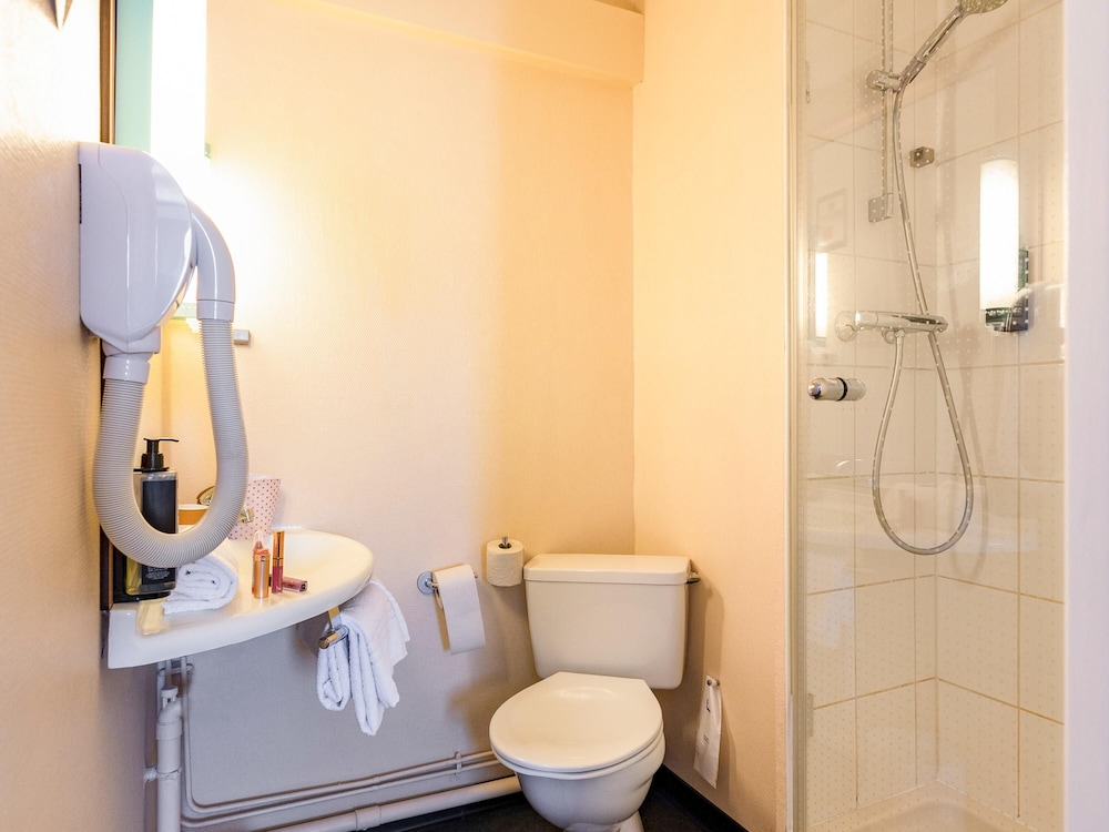 Habitación Estándar con camas gemelas del hotel Ibis Autun. Foto 4
