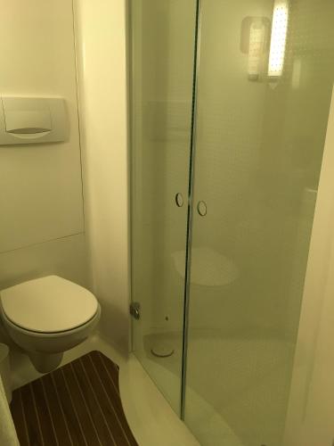Habitación Doble Estándar del hotel Ibis Abbeville. Foto 12