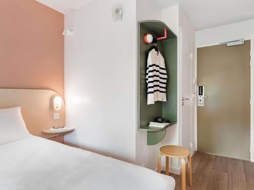 Habitación Smart Pop con 1 cama doble del hotel greet Prévessin Genève Aéroport. Foto 3