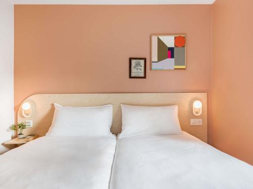 Habitación Pop con 2 camas individuales del hotel greet Prévessin Genève Aéroport. Foto 1