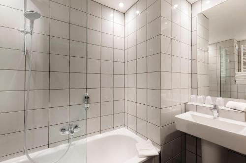 Habitación cuádruple del hotel Libertel Gare Du Nord Suede. Foto 4