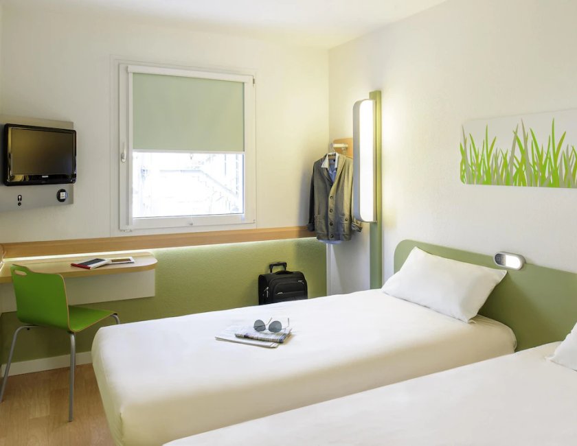 Habitación doble 2 Camas individuales del hotel Ibis Budget Pau Lescar. Foto 4