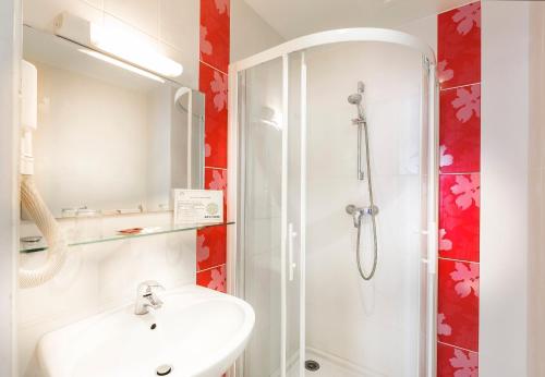 Habitación Doble Superior del hotel Le Clos D'alésia. Foto 3