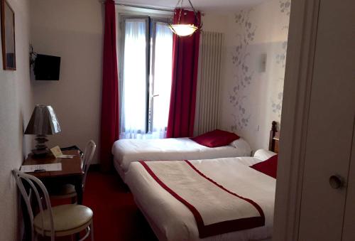 Habitación Triple del hotel Le Clos D'alésia. Foto 2