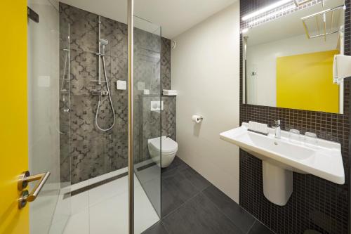 Habitación Triple Confort del hotel Nova Hotel and Apartments. Foto 3