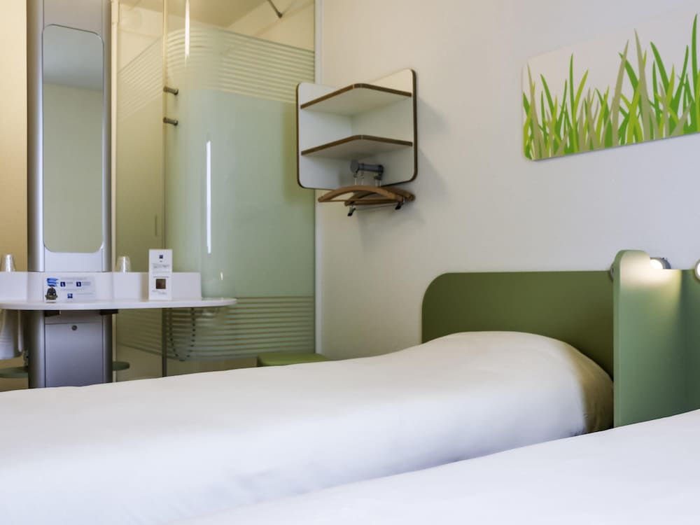Habitación con dos camas individuales para hasta 2 personas del hotel Ibis Budget Castelnaudary. Foto 3