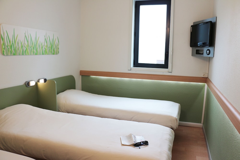 Habitación con dos camas individuales para hasta 2 personas del hotel Ibis Budget Castelnaudary. Foto 4