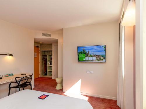Habitación Estándar con 1 cama doble del hotel Ibis Styles Le Puy En Velay. Foto 2