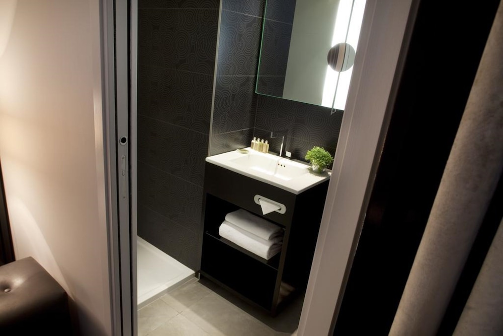 Habitación estándar doble, 1 cama doble o 2 individuales del hotel Caron Le Marais. Foto 3