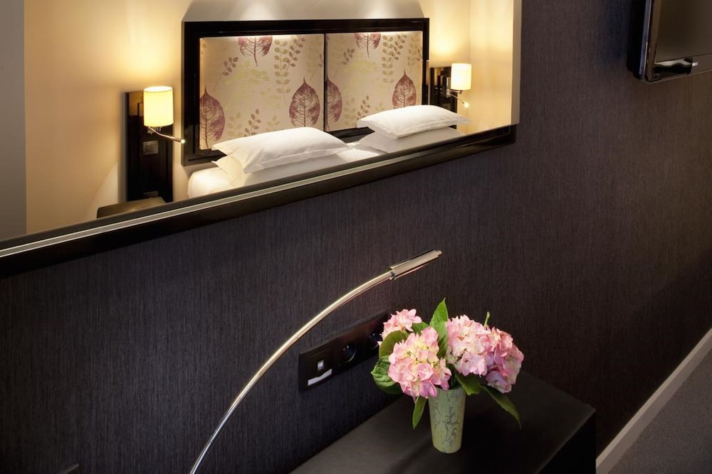 Habitación estándar con 1 cama doble o 2 individuales del hotel Caron Le Marais. Foto 2