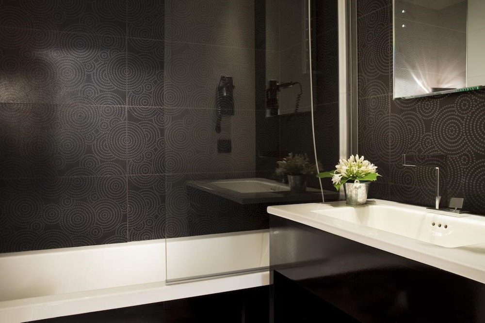 Habitación estándar con 1 cama doble o 2 individuales del hotel Caron Le Marais. Foto 3