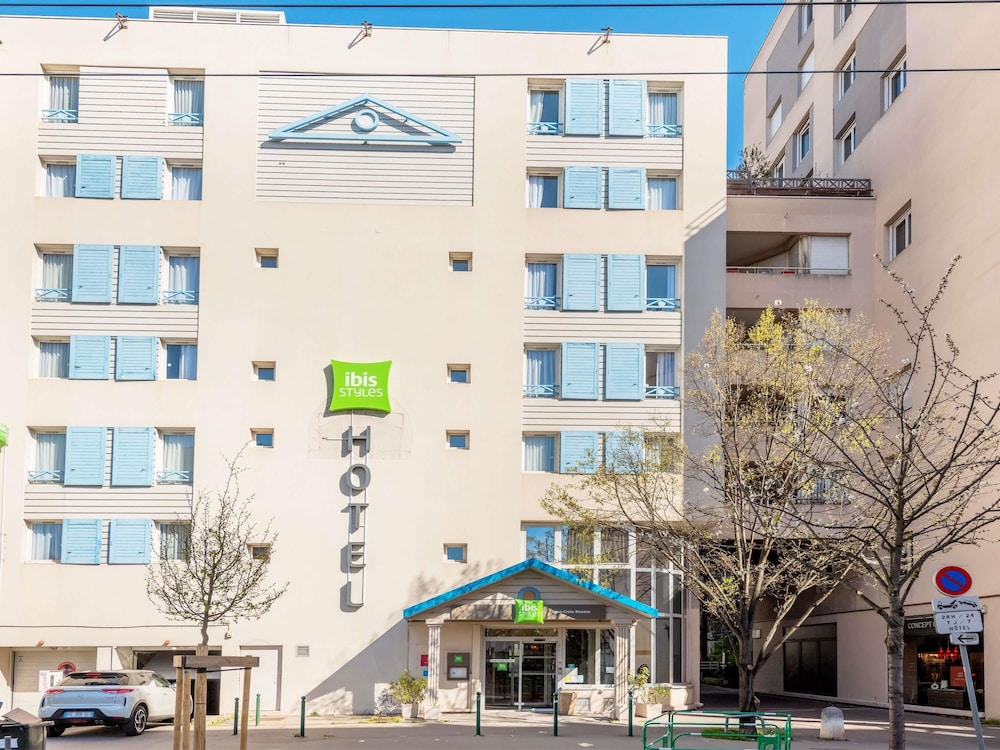 Habitación Standard con una cama doble del hotel Ibis Styles Lyon Croix Rousse. Foto 5