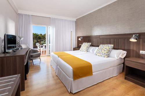 Habitación Triple con vistas a la montaña del hotel TRH Taoro Garden