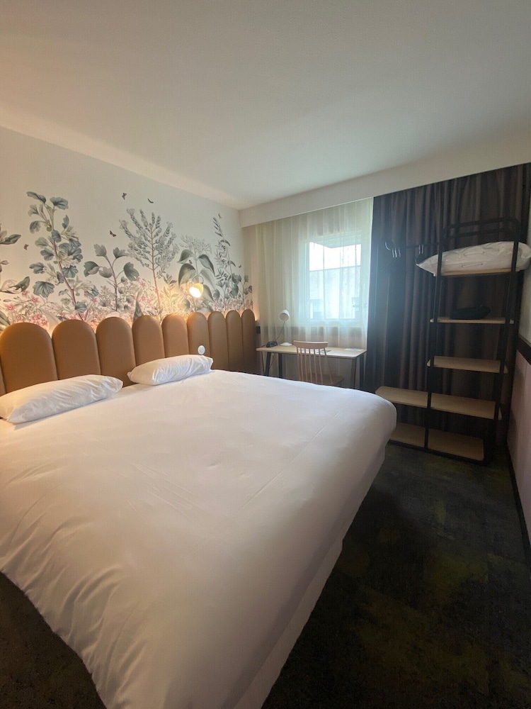 Habitación Estándar - 1 cama doble con sofá del hotel ibis Styles Pontivy Centre Bretagne