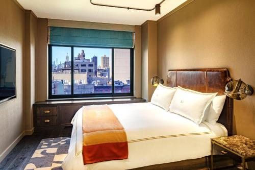 Habitación con cama extragrande. del hotel Soho Grand