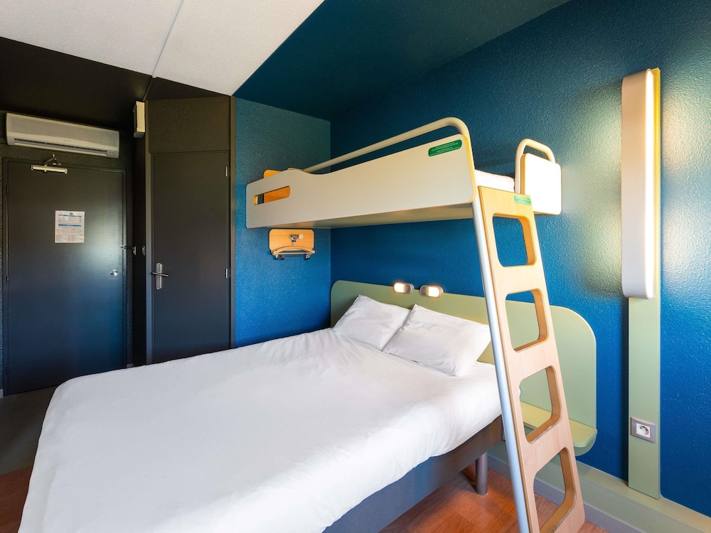 Habitación con dos camas individuales del hotel Ibis Budget Mâcon Nord