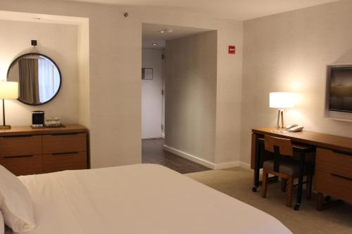 Habitación Deluxe con cama extragrande del hotel Club Wyndham Midtown 45. Foto 3
