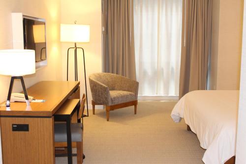 Habitación Deluxe con cama extragrande del hotel Club Wyndham Midtown 45. Foto 5